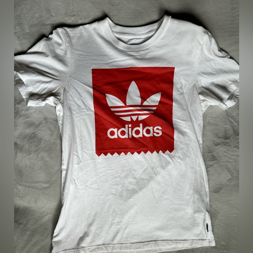 Adidas graphic short unisex
